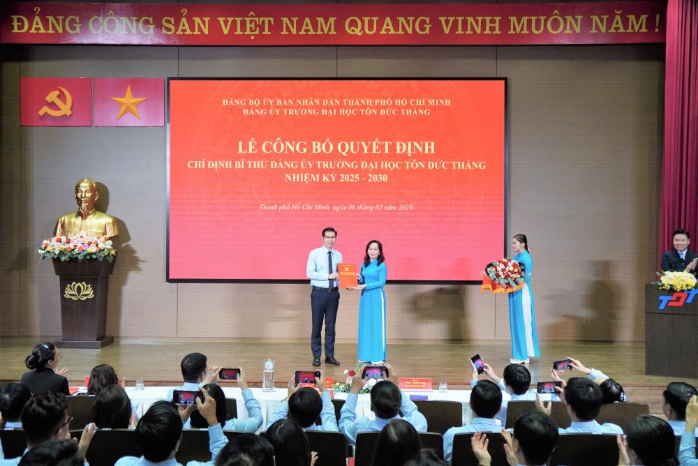 Le_cong_bo_quyet_dinh_Bi_thu_Dang_uy